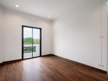 (**Sold out**) บ้านแฝด ซอยนวนิช ปากเกร็ด บนทำเลเมือง ใกล้เซ็นทรัลแจ้งวัฒนะ จุดขึ้นทางด่วนแจ้งวัฒนะ และ รถไฟฟ้าสายสีชมพู สถานีเลี่ยงเมืองปากเกร็ด