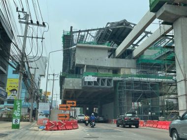 Sale! 2 storey detached house, garden area and car park, near MRT Chaeng Watthana 14 station (Pink line), Government Complex Chaeng Watthana