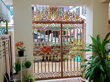 For sale Town House Chokchai 4 Soi.41 at 2,990,000 THB Transfer 50/50 (Tel.097-691-4181)