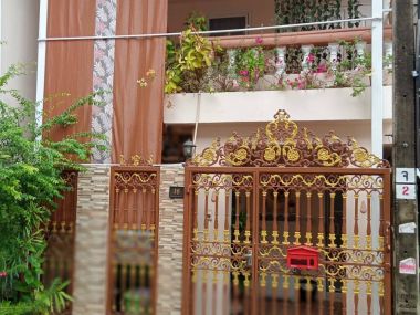 For sale Town House Chokchai 4 Soi.41 at 2,990,000 THB Transfer 50/50 (Tel.097-691-4181)