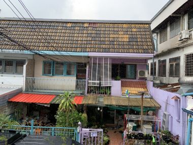 For sale Town House Chokchai 4 Soi.41 at 2,990,000 THB Transfer 50/50 (Tel.097-691-4181)