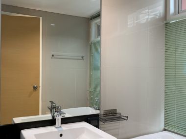 For rent at  Fullerton Sukhumvit  2 Bedroom 2 Bathroom 100 sqm. 70,000THB/month Fully furnished (can negotiate)