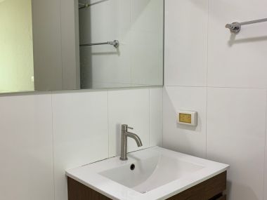 Condo for sale on Phetchaburi Road, Thru Thonglor, 56.68 sqm, 10 th floor corner room.