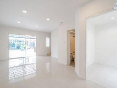 (**Sold out**) ทาวน์เฮ้าส์ ม.ลุมพินีทาวน์วิลล์ ราชพฤกษ์-นครอินทร์ เดินทางสะดวก เข้า-ออกได้หลายเส้นทาง ทั้ง ถ.นครอินทร์, ถ.ราชพฤกษ์ ใกล้ทางด่วน ศรีรัช