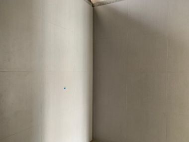 อาคาร 5 ชั้น หน้ากว้าง 11 เมตร ลึก 12 เมตร  เนื้อที่รวม 50 ตรว สร้างเต็มพื้นที่