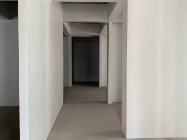 อาคาร 5 ชั้น หน้ากว้าง 11 เมตร ลึก 12 เมตร  เนื้อที่รวม 50 ตรว สร้างเต็มพื้นที่