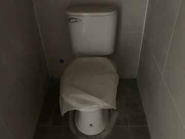 อาคาร 5 ชั้น หน้ากว้าง 11 เมตร ลึก 12 เมตร  เนื้อที่รวม 50 ตรว สร้างเต็มพื้นที่