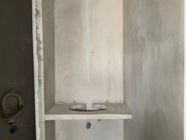 อาคาร 5 ชั้น หน้ากว้าง 11 เมตร ลึก 12 เมตร  เนื้อที่รวม 50 ตรว สร้างเต็มพื้นที่