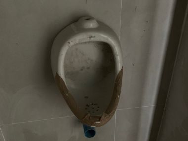 อาคาร 5 ชั้น หน้ากว้าง 11 เมตร ลึก 12 เมตร  เนื้อที่รวม 50 ตรว สร้างเต็มพื้นที่