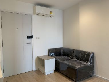 Icondo Serithai (new project room) pool view