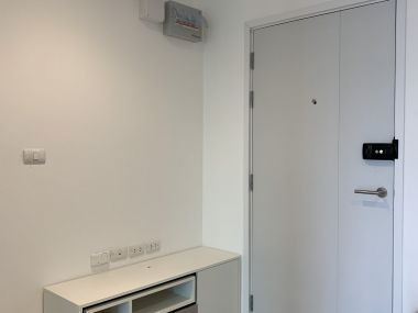 Icondo Serithai (new project room) pool view