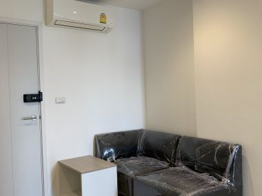 Icondo Serithai (new project room) pool view