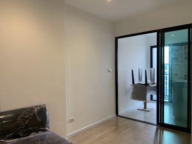 Icondo Serithai (new project room) pool view