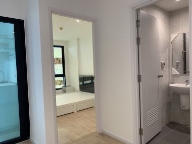 Icondo Serithai (new project room) pool view