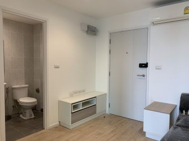 Icondo Serithai (new project room) pool view