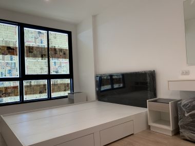 Icondo Serithai (new project room) pool view