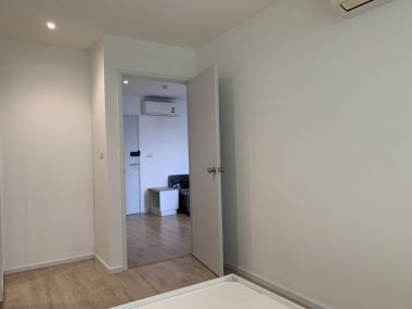 Icondo Serithai (new project room) pool view