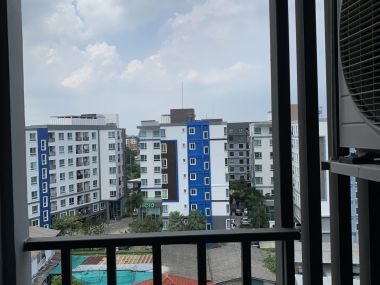 Icondo Serithai (new project room) pool view