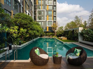 Icondo Serithai (new project room) pool view