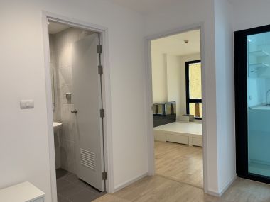 Icondo Serithai (new project room) pool view