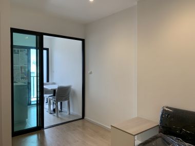 Icondo Serithai (new project room) pool view