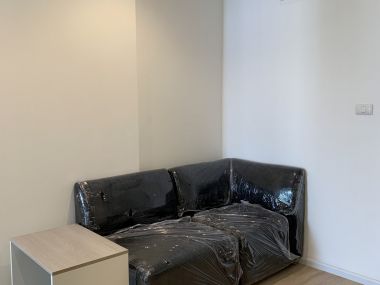 Icondo Serithai (new project room) pool view