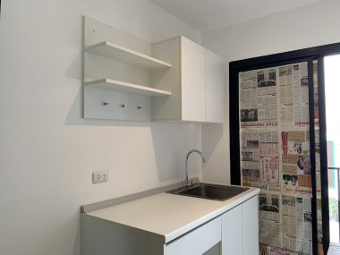 Icondo Serithai (new project room) pool view