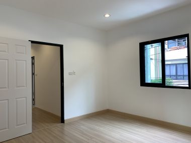 For sale at the symphony Nawamin163