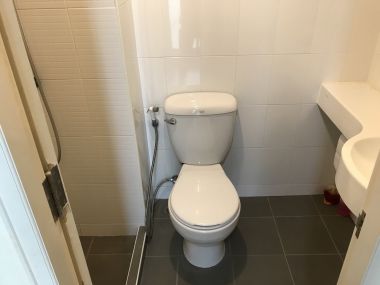Sale n leasing condo Nida-Seri Thai near BTS