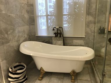 ขายคอนโดหรูใจกลางกรุงห้องกว้างมากราคาสุดคุ้ม!!!!!! ที่ Mahogany Tower Sukhumvit 24  ขาย 37,000,000 บาท (ค่าโอนคนละครึ่ง) 3 ห้องนอน 3 ห้องน้ำ 310 ตรม ใกล้ BTS พร้อมพงษ์ เฟอร์นิเจอร์ครบพร้อมเข้าอยู่ (ราคาต่อรองได้) (PROP000201)