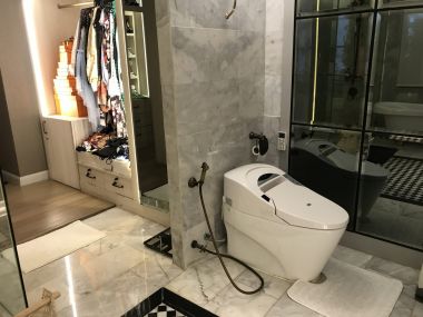 ขายคอนโดหรูใจกลางกรุงห้องกว้างมากราคาสุดคุ้ม!!!!!! ที่ Mahogany Tower Sukhumvit 24  ขาย 37,000,000 บาท (ค่าโอนคนละครึ่ง) 3 ห้องนอน 3 ห้องน้ำ 310 ตรม ใกล้ BTS พร้อมพงษ์ เฟอร์นิเจอร์ครบพร้อมเข้าอยู่ (ราคาต่อรองได้) (PROP000201)