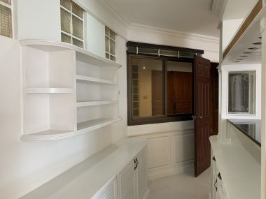 Condo for rent and for sale at Crystal Garden Sukhumvit Soi 4 size 220 sqm. 4 Bedroom 4 Bathroom rent 65,000THB/month sell 25M Fully furnished (can negotiate)