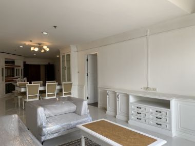 Condo for rent and for sale at Crystal Garden Sukhumvit Soi 4 size 220 sqm. 4 Bedroom 4 Bathroom rent 65,000THB/month sell 25M Fully furnished (can negotiate)