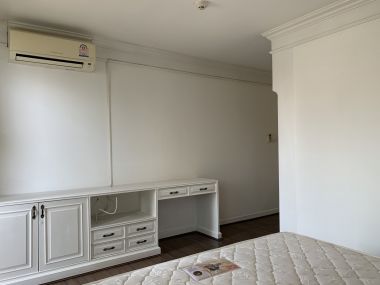 Condo for rent and for sale at Crystal Garden Sukhumvit Soi 4 size 220 sqm. 4 Bedroom 4 Bathroom rent 65,000THB/month sell 25M Fully furnished (can negotiate)