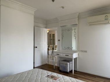 Condo for rent and for sale at Crystal Garden Sukhumvit Soi 4 size 220 sqm. 4 Bedroom 4 Bathroom rent 65,000THB/month sell 25M Fully furnished (can negotiate)