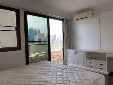 Condo for rent and for sale at Crystal Garden Sukhumvit Soi 4 size 220 sqm. 4 Bedroom 4 Bathroom rent 65,000THB/month sell 25M Fully furnished (can negotiate)