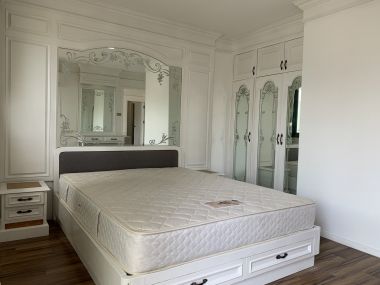 Condo for rent and for sale at Crystal Garden Sukhumvit Soi 4 size 220 sqm. 4 Bedroom 4 Bathroom rent 65,000THB/month sell 25M Fully furnished (can negotiate)