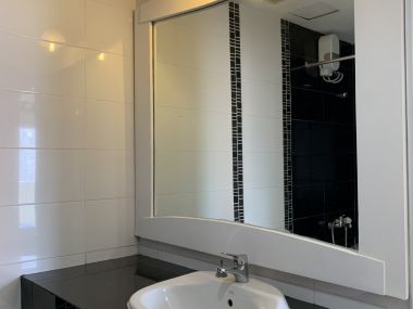 Condo for rent and for sale at Crystal Garden Sukhumvit Soi 4 size 220 sqm. 4 Bedroom 4 Bathroom rent 65,000THB/month sell 25M Fully furnished (can negotiate)