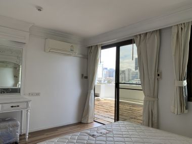 Condo for rent and for sale at Crystal Garden Sukhumvit Soi 4 size 220 sqm. 4 Bedroom 4 Bathroom rent 65,000THB/month sell 25M Fully furnished (can negotiate)