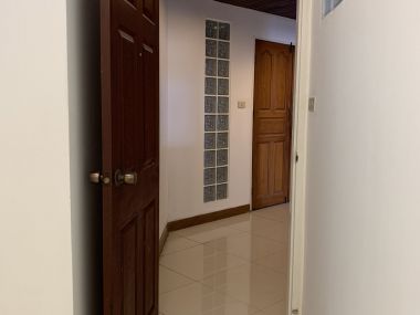 Condo for rent and for sale at Crystal Garden Sukhumvit Soi 4 size 220 sqm. 4 Bedroom 4 Bathroom rent 65,000THB/month sell 25M Fully furnished (can negotiate)