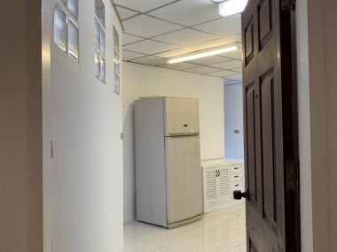 Condo for rent and for sale at Crystal Garden Sukhumvit Soi 4 size 220 sqm. 4 Bedroom 4 Bathroom rent 65,000THB/month sell 25M Fully furnished (can negotiate)