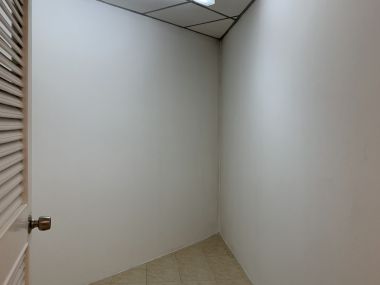 Condo for rent and for sale at Crystal Garden Sukhumvit Soi 4 size 220 sqm. 4 Bedroom 4 Bathroom rent 65,000THB/month sell 25M Fully furnished (can negotiate)