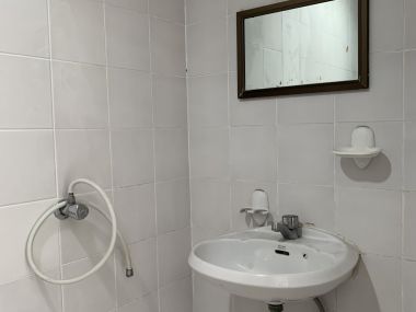 Condo for rent and for sale at Crystal Garden Sukhumvit Soi 4 size 220 sqm. 4 Bedroom 4 Bathroom rent 65,000THB/month sell 25M Fully furnished (can negotiate)