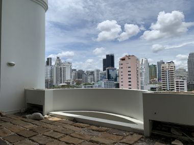 Condo for rent and for sale at Crystal Garden Sukhumvit Soi 4 size 220 sqm. 4 Bedroom 4 Bathroom rent 65,000THB/month sell 25M Fully furnished (can negotiate)