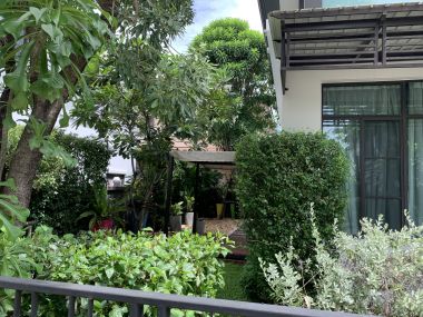 ** ขายด่วน/ปล่อยเช่า! ** บ้านเดี่ยว 2 ชั้น หมู่บ้านมัณฑนา อ่อนนุช-วงแหวน 4 เพียง 50,000 บาท/เดือน ขาย 8,170,000 บาท รวมทุกอย่างแล้ว ติดถนนกาญจนาภิเษก เนื้อที่ 60.6ตารางวา 165 ตารางเมตร 3 ห้องนอน 3 ห้องน้ำ มีคนทำสวน ฉีดปลวก เฟอร์นิเจอร์ครบพร้อมเข้าอยู่