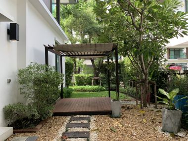 ** ขายด่วน/ปล่อยเช่า! ** บ้านเดี่ยว 2 ชั้น หมู่บ้านมัณฑนา อ่อนนุช-วงแหวน 4 เพียง 50,000 บาท/เดือน ขาย 8,170,000 บาท รวมทุกอย่างแล้ว ติดถนนกาญจนาภิเษก เนื้อที่ 60.6ตารางวา 165 ตารางเมตร 3 ห้องนอน 3 ห้องน้ำ มีคนทำสวน ฉีดปลวก เฟอร์นิเจอร์ครบพร้อมเข้าอยู่