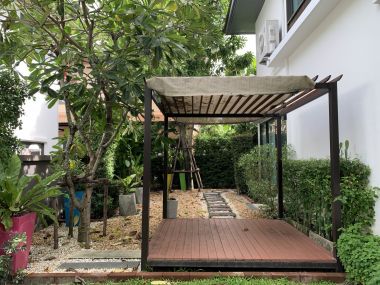 ** ขายด่วน/ปล่อยเช่า! ** บ้านเดี่ยว 2 ชั้น หมู่บ้านมัณฑนา อ่อนนุช-วงแหวน 4 เพียง 50,000 บาท/เดือน ขาย 8,170,000 บาท รวมทุกอย่างแล้ว ติดถนนกาญจนาภิเษก เนื้อที่ 60.6ตารางวา 165 ตารางเมตร 3 ห้องนอน 3 ห้องน้ำ มีคนทำสวน ฉีดปลวก เฟอร์นิเจอร์ครบพร้อมเข้าอยู่