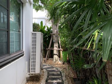 ** ขายด่วน/ปล่อยเช่า! ** บ้านเดี่ยว 2 ชั้น หมู่บ้านมัณฑนา อ่อนนุช-วงแหวน 4 เพียง 50,000 บาท/เดือน ขาย 8,170,000 บาท รวมทุกอย่างแล้ว ติดถนนกาญจนาภิเษก เนื้อที่ 60.6ตารางวา 165 ตารางเมตร 3 ห้องนอน 3 ห้องน้ำ มีคนทำสวน ฉีดปลวก เฟอร์นิเจอร์ครบพร้อมเข้าอยู่