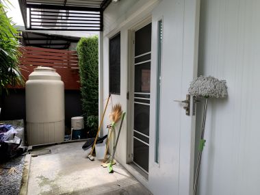 ** ขายด่วน/ปล่อยเช่า! ** บ้านเดี่ยว 2 ชั้น หมู่บ้านมัณฑนา อ่อนนุช-วงแหวน 4 เพียง 50,000 บาท/เดือน ขาย 8,170,000 บาท รวมทุกอย่างแล้ว ติดถนนกาญจนาภิเษก เนื้อที่ 60.6ตารางวา 165 ตารางเมตร 3 ห้องนอน 3 ห้องน้ำ มีคนทำสวน ฉีดปลวก เฟอร์นิเจอร์ครบพร้อมเข้าอยู่