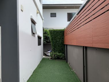 ** ขายด่วน/ปล่อยเช่า! ** บ้านเดี่ยว 2 ชั้น หมู่บ้านมัณฑนา อ่อนนุช-วงแหวน 4 เพียง 50,000 บาท/เดือน ขาย 8,170,000 บาท รวมทุกอย่างแล้ว ติดถนนกาญจนาภิเษก เนื้อที่ 60.6ตารางวา 165 ตารางเมตร 3 ห้องนอน 3 ห้องน้ำ มีคนทำสวน ฉีดปลวก เฟอร์นิเจอร์ครบพร้อมเข้าอยู่